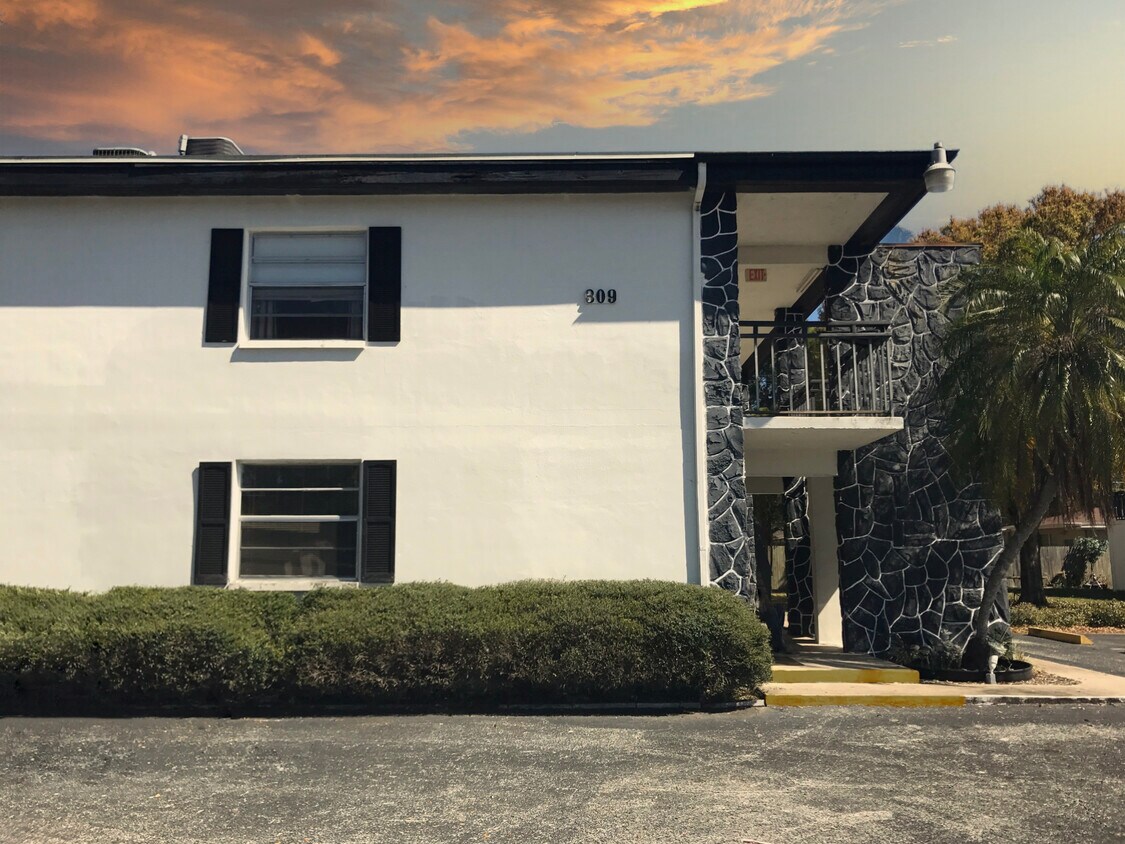 Foto principal - 309 S Arcturas Ave