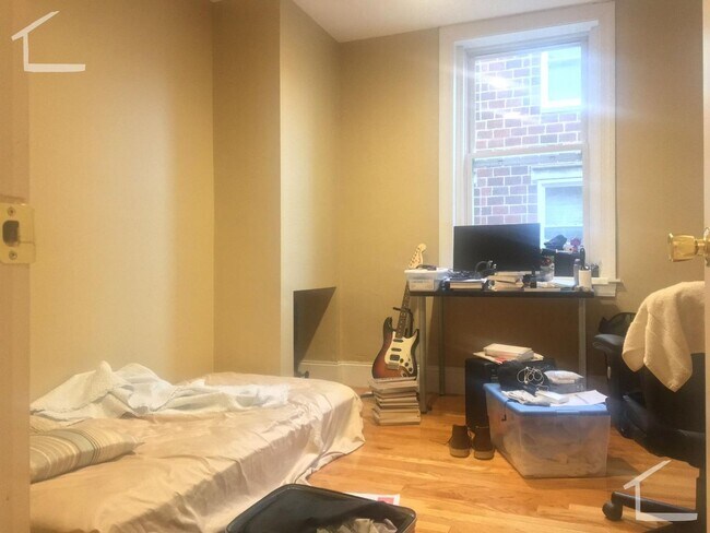Foto del edificio - HOT BROOKLINE LISTING!!!!!