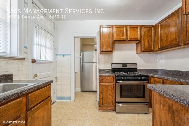Building Photo - 6660 N Damen Ave