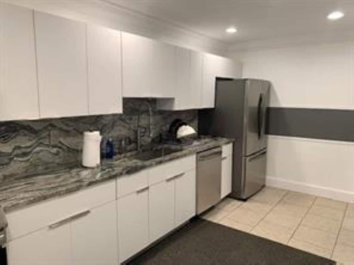 Foto principal - 119 NE 19th Ct