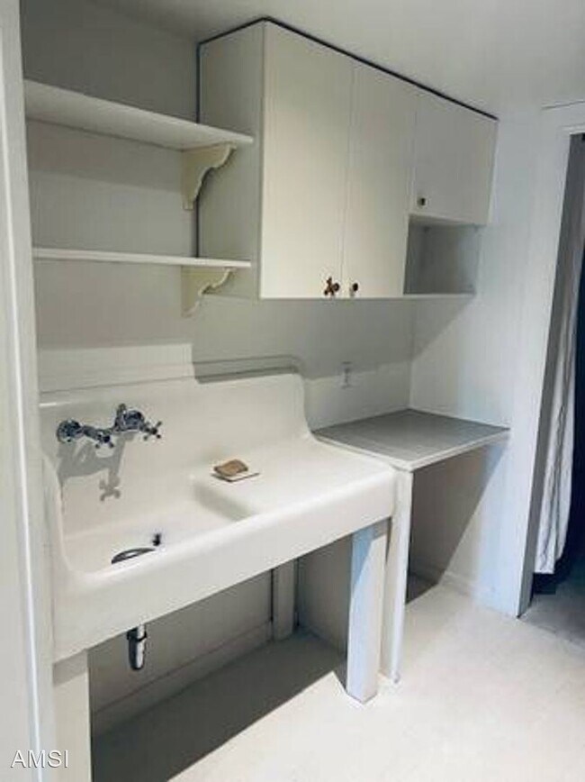 Foto del edificio - 1 br, 1 bath House - 449 Vermont #WorkStudio