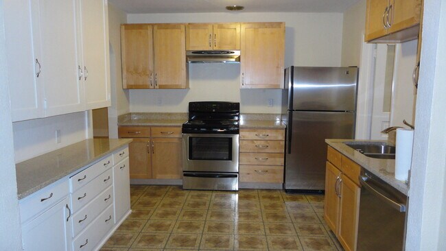 Building Photo - 4970 Wyandot St