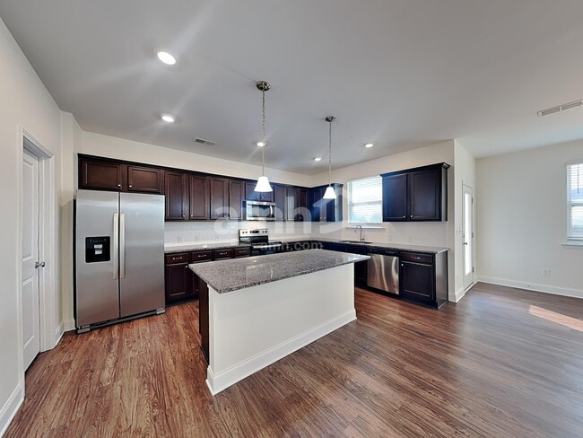 Building Photo - 160 Twin River Dr