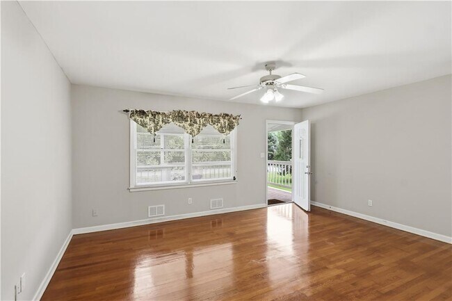 Building Photo - 1370 Blackwell Rd