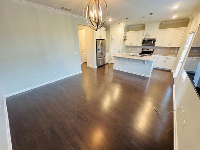 Foto del edificio - FOR LEASE - 3 bed, 2.5 bath, 1679 sqft townhome