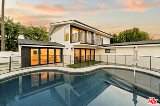Building Photo - 15655 Castlewoods Dr