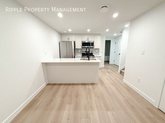 Photo du bâtiment - Modern 1 Beds, 1 Baths Basement/Lower | Av...