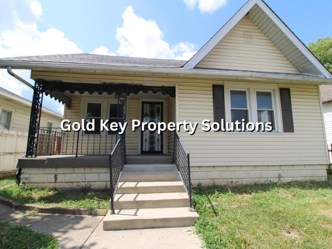 Building Photo - 2 Bedroom, 1 Bath, Detached Garage (NO SEC...