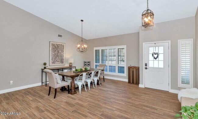 Foto del edificio - 10231 N 77th St