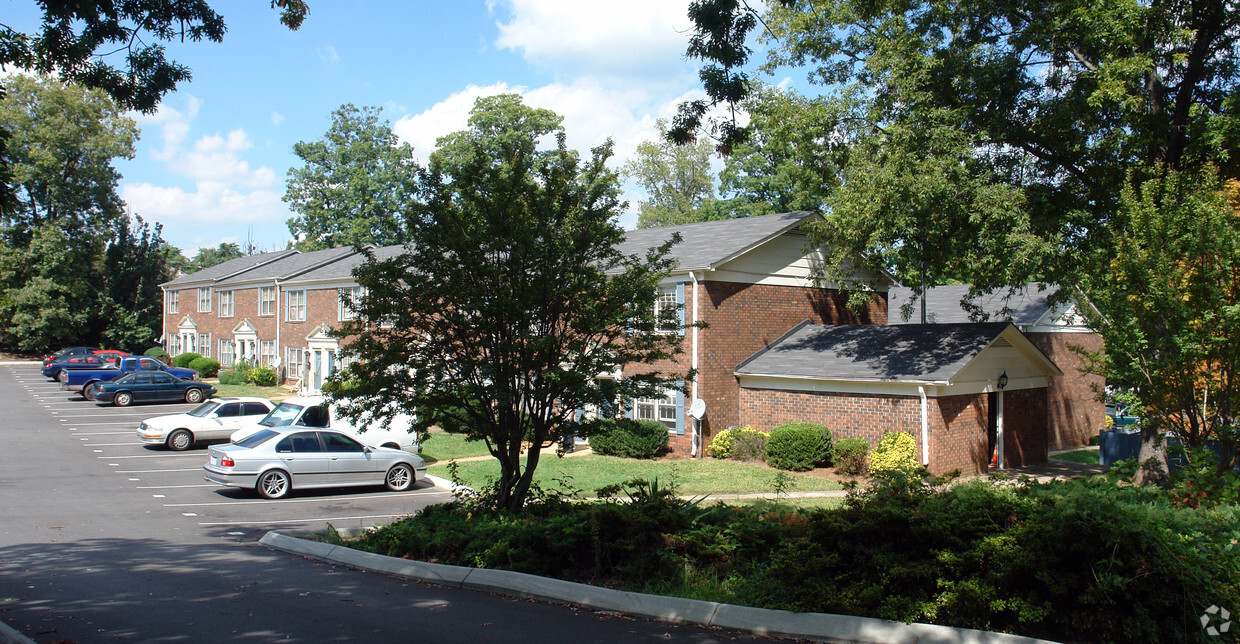 Building Photo - Fredericksburg Townhomes