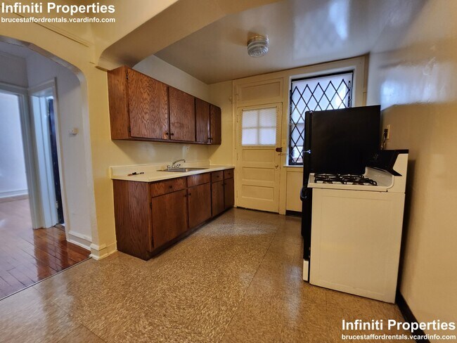 Building Photo - 1533 W 83rd St
