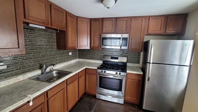 Building Photo - 107 Tonset Ct