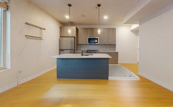 Building Photo - 530 Dorchester Ave