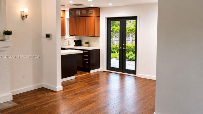 Foto del edificio - Southwest 1st Avenue, Miami, FL 33145 - 2 BR 2 BA house