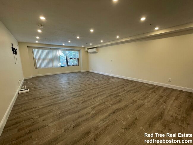 Building Photo - 1028a Commonwealth Ave