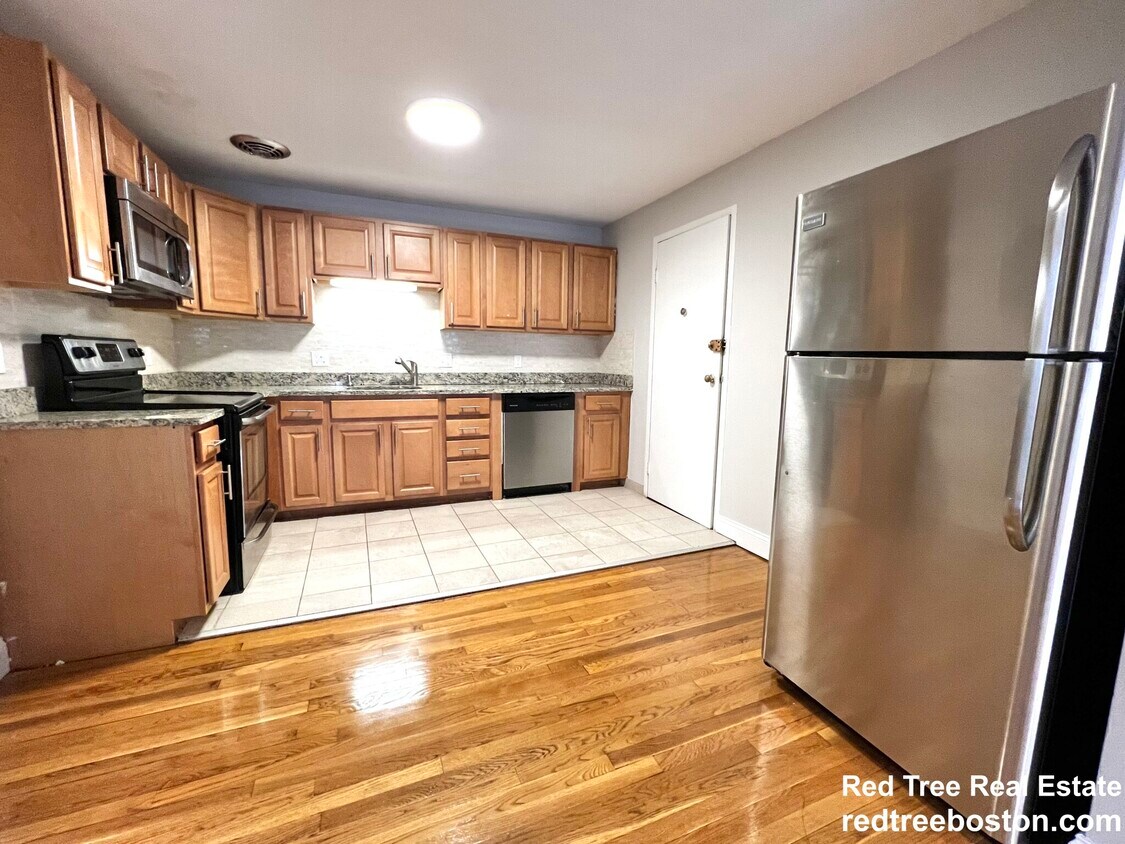 Primary Photo - 62 Parkman St