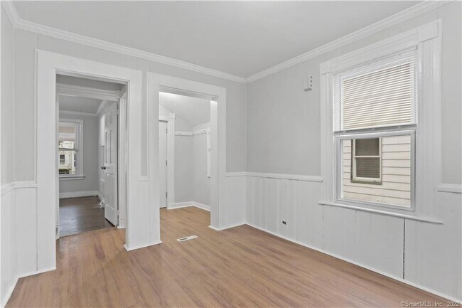 Building Photo - 393 Huntington St