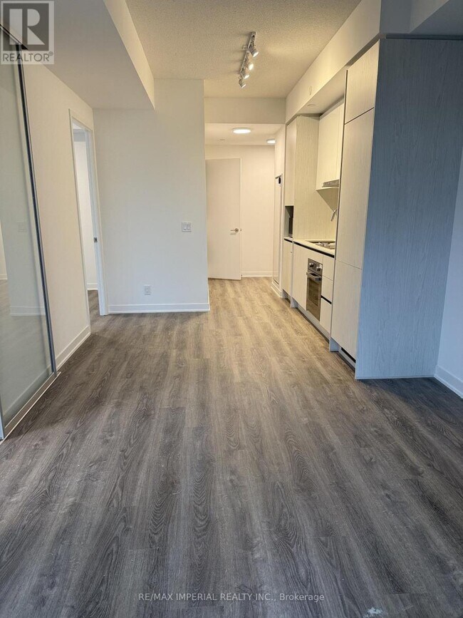 Photo du bâtiment - 180 Front St E