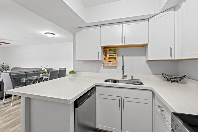 Foto del edificio - 3715 Village Dr