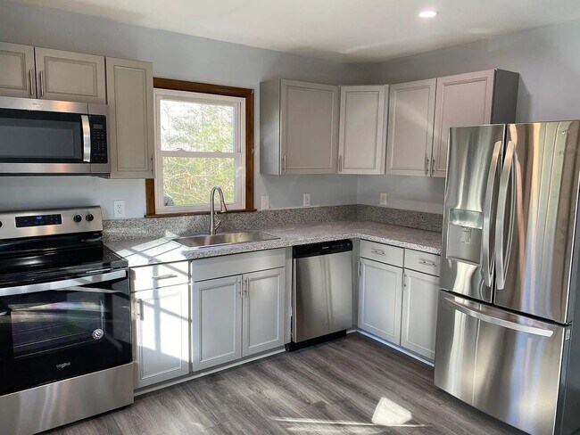 Foto del edificio - Adorable 4/2 with huge yards