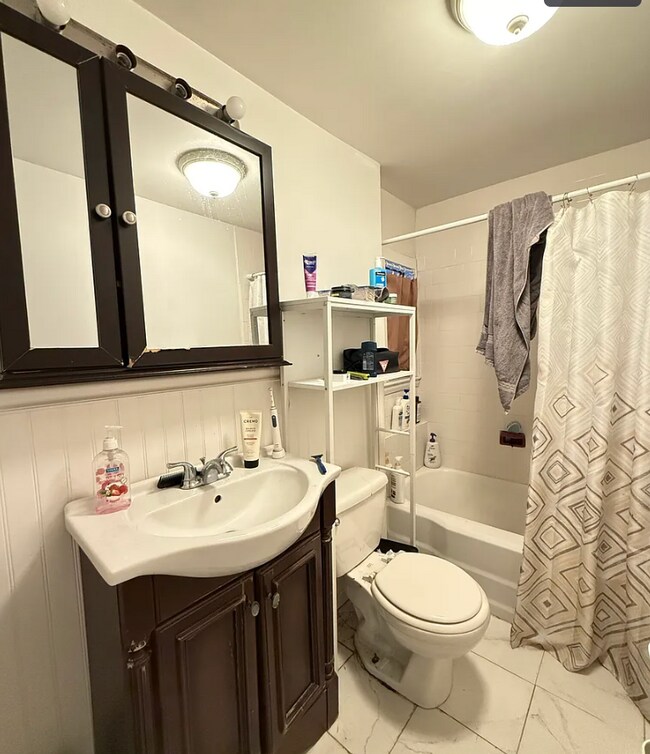 Building Photo - 1868 Commonwealth Ave