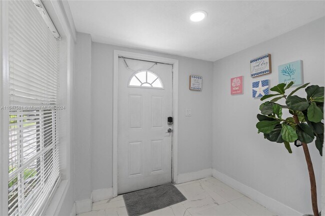 Foto del edificio - 1498 NE 175th St