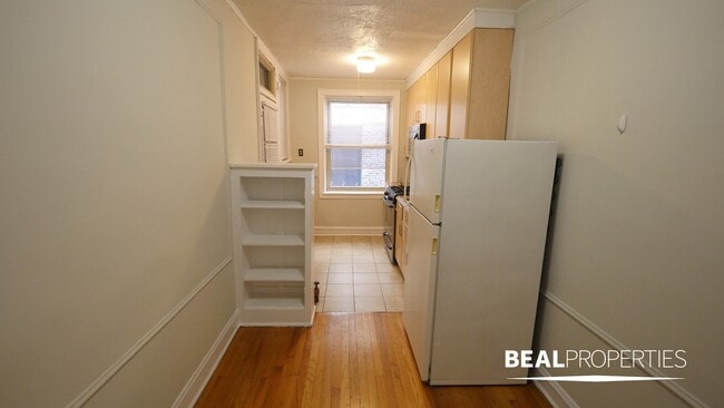 Building Photo - 544 W Surf St