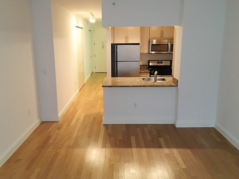 Primary Photo - 14 Hanover Square