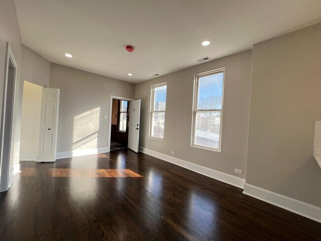 Foto del edificio - 2249 W Cermak Rd