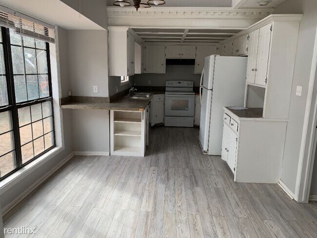 Building Photo - 3 br, 2 bath House - 13 Crestwood Cir