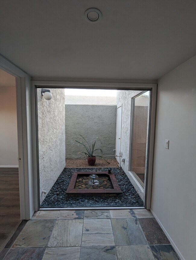 Foto del edificio - 2117 N Squire Ave