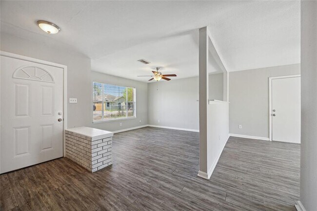 Foto del edificio - 7819 Corinth St
