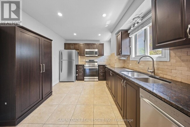 Building Photo - 3949 Teakwood Dr