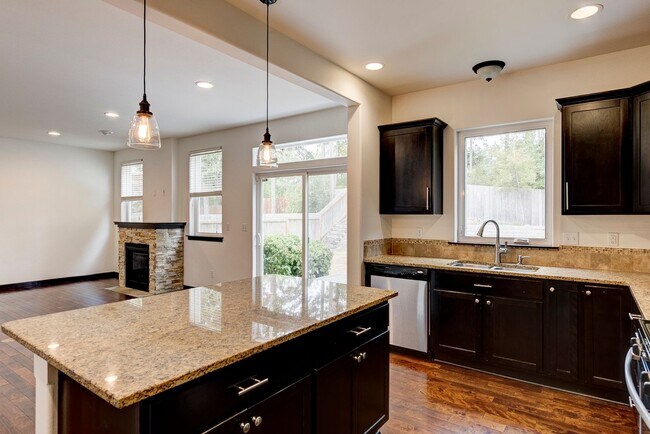 Foto del edificio - Stunning 3 Bed 2.5 Bath home in Fairway Point