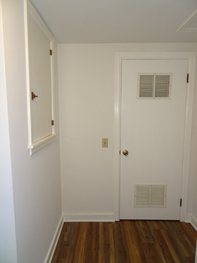 cuarto de servicio - 833 S Cory St