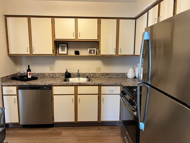 Building Photo - Oakwood Apartments