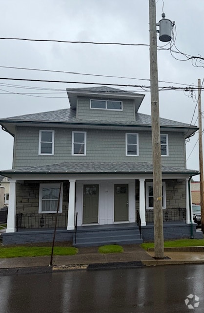 Building Photo - 115 Oak St