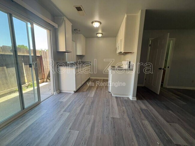 Foto del edificio - 2951 Willowbrook Dr
