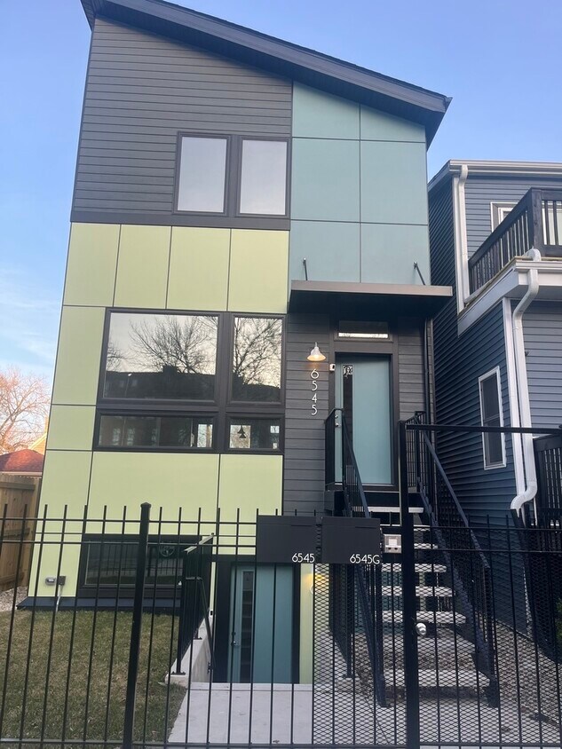 Primary Photo - 6545 S Langley Ave