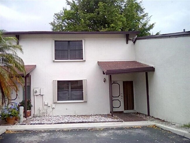 Building Photo - 6837 SW 39th Dr