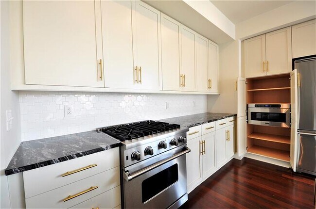Foto del edificio - 1100 Howell Mill Rd NW