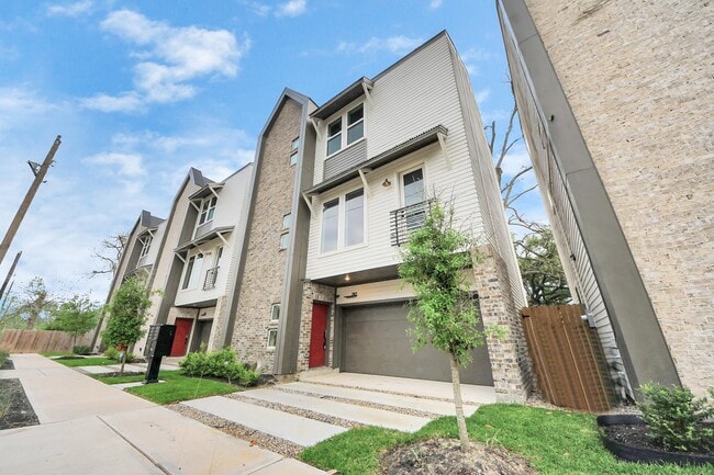 Building Photo - 783 Mansfield St