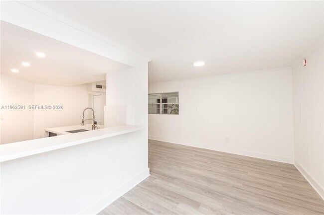 Foto del edificio - 230 Sunrise Dr