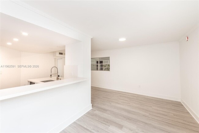 Building Photo - 230 Sunrise Dr