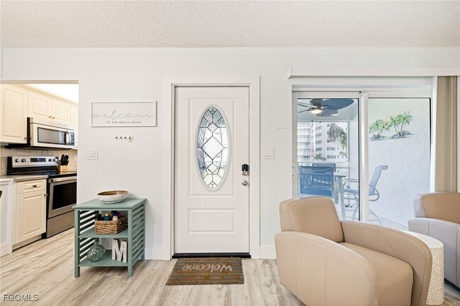 Foto del edificio - 25740 Hickory Blvd