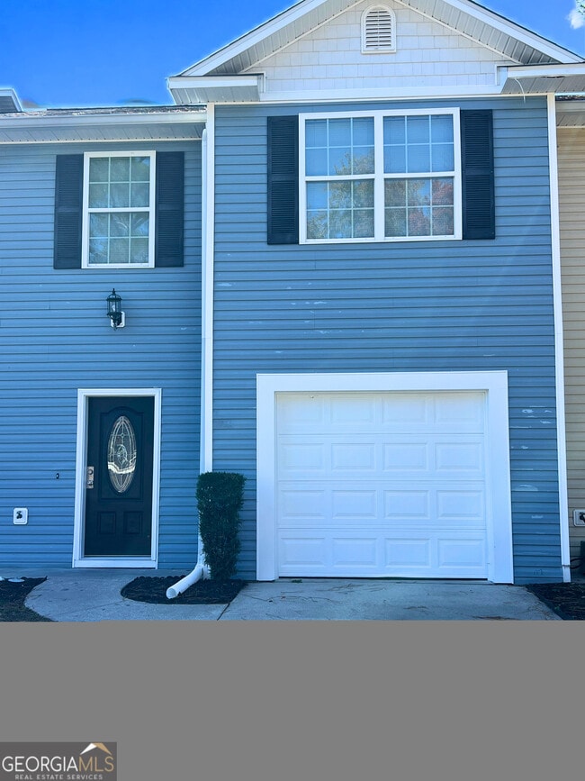 Building Photo - 818 Davis Ave