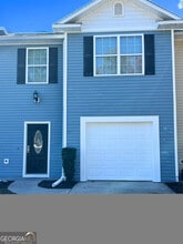 Building Photo - 818 Davis Ave