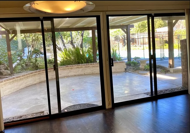 Foto del edificio - Woodland Hills 3bd 2ba gem with pool!