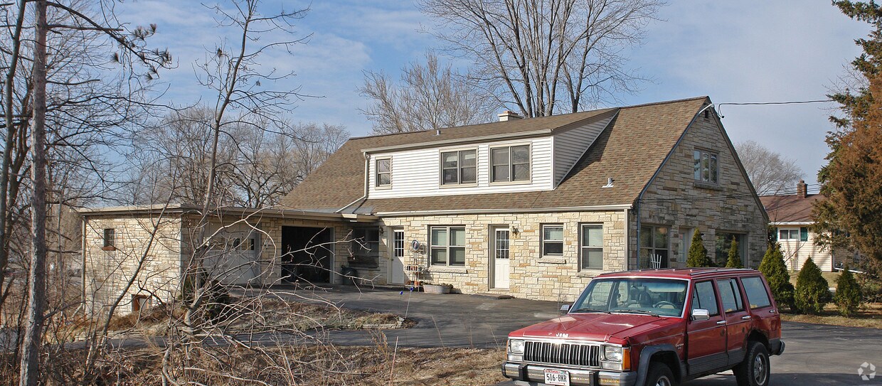 Primary Photo - 21855 W Greenfield Ave