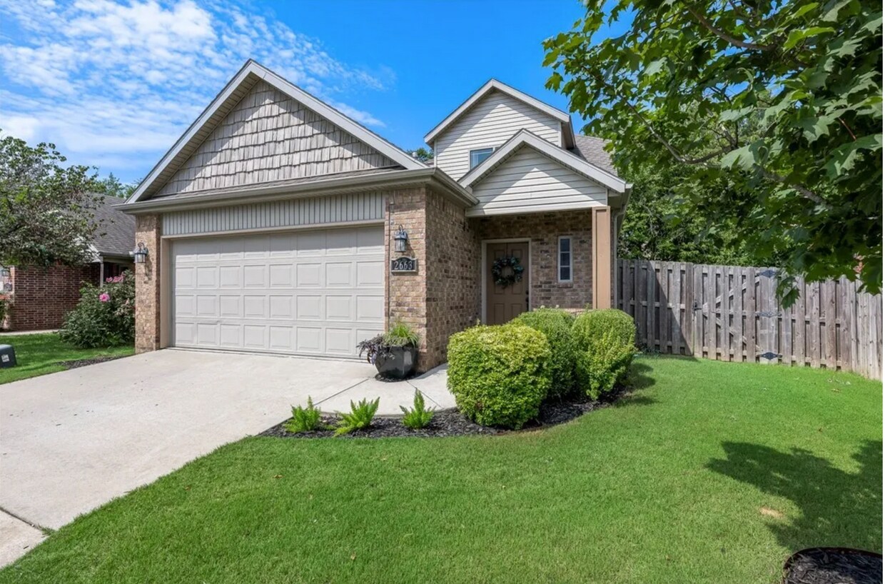 Primary Photo - Three Bedroom Home- Available in Fayettevi...